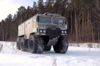 Το νέο 6τροχο κτηνώδες υπερόπλο των Ρώσων για τα χιόνια  