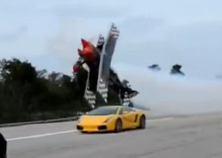 Τρελός πιλότος εναντίον Lamborghini! [video] 